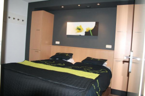 APHRODITE met ZONNIG TERRAS, eigen KEUKEN, Verwarmd Hotel-ZWEMBAD, nabij DORP, DUINEN en STRAND